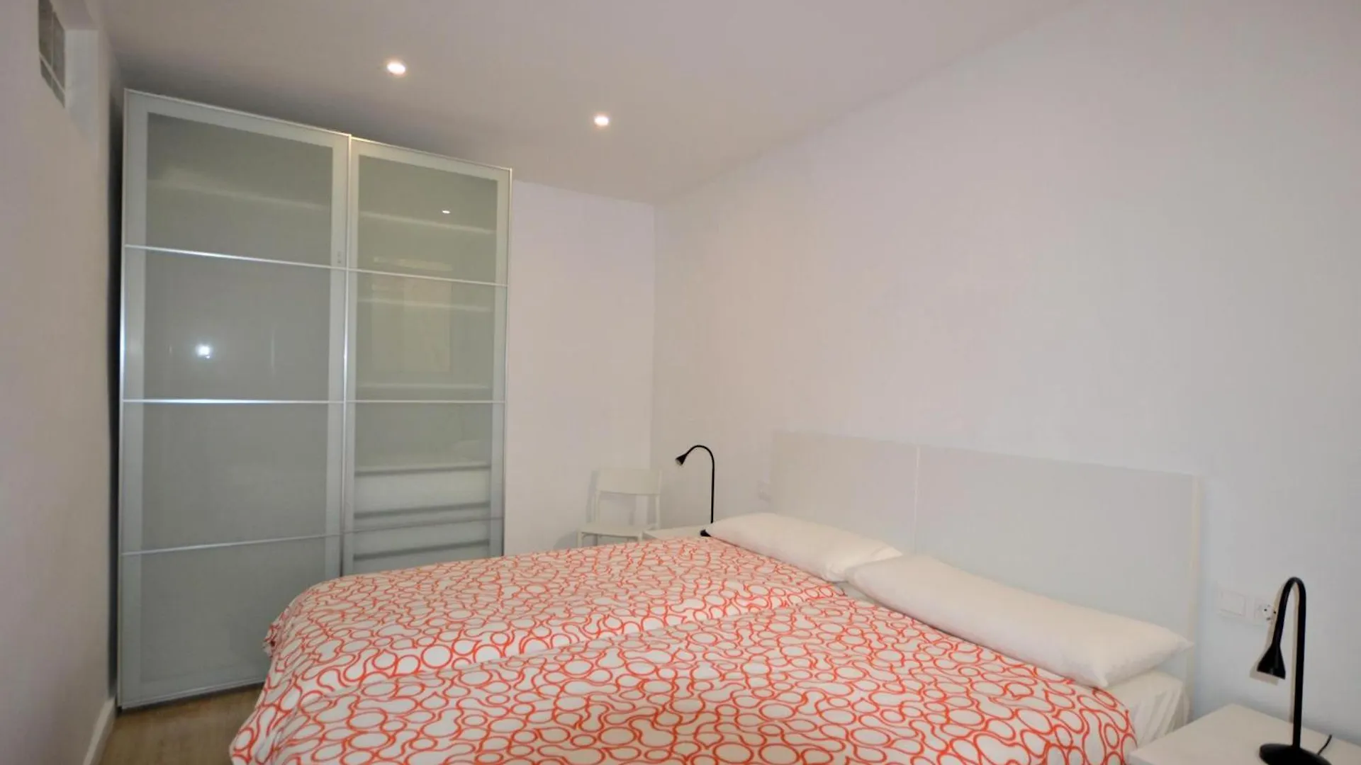 Apartamento Moderno Para 4 Pers., Wifi, A.A., En El Corazon De Castello D'Empuries - Es-89-79 Apartment