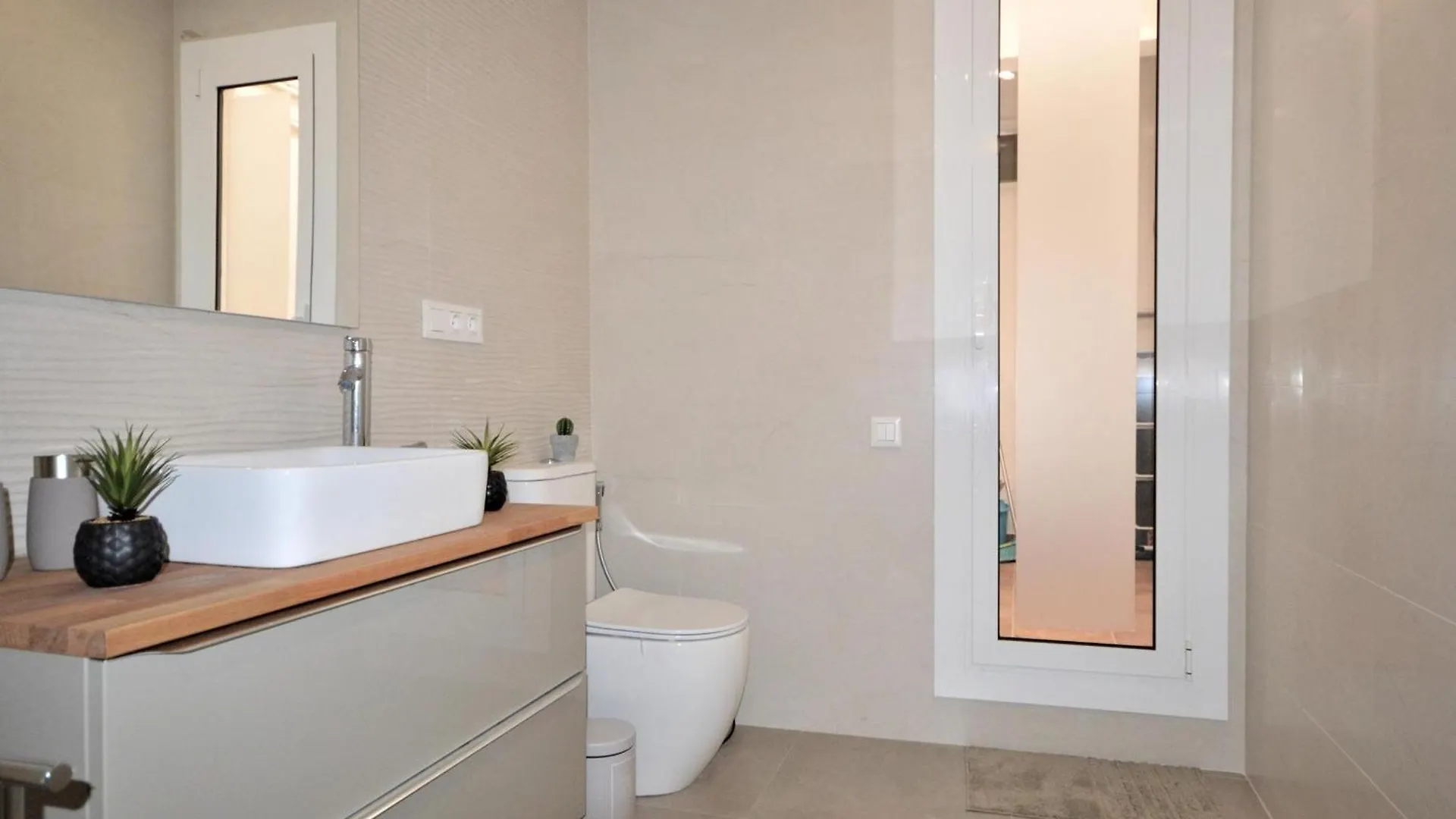 Apartamento Moderno Para 4 Pers., Wifi, A.A., En El Corazon De Castello D'Empuries - Es-89-79 Apartment