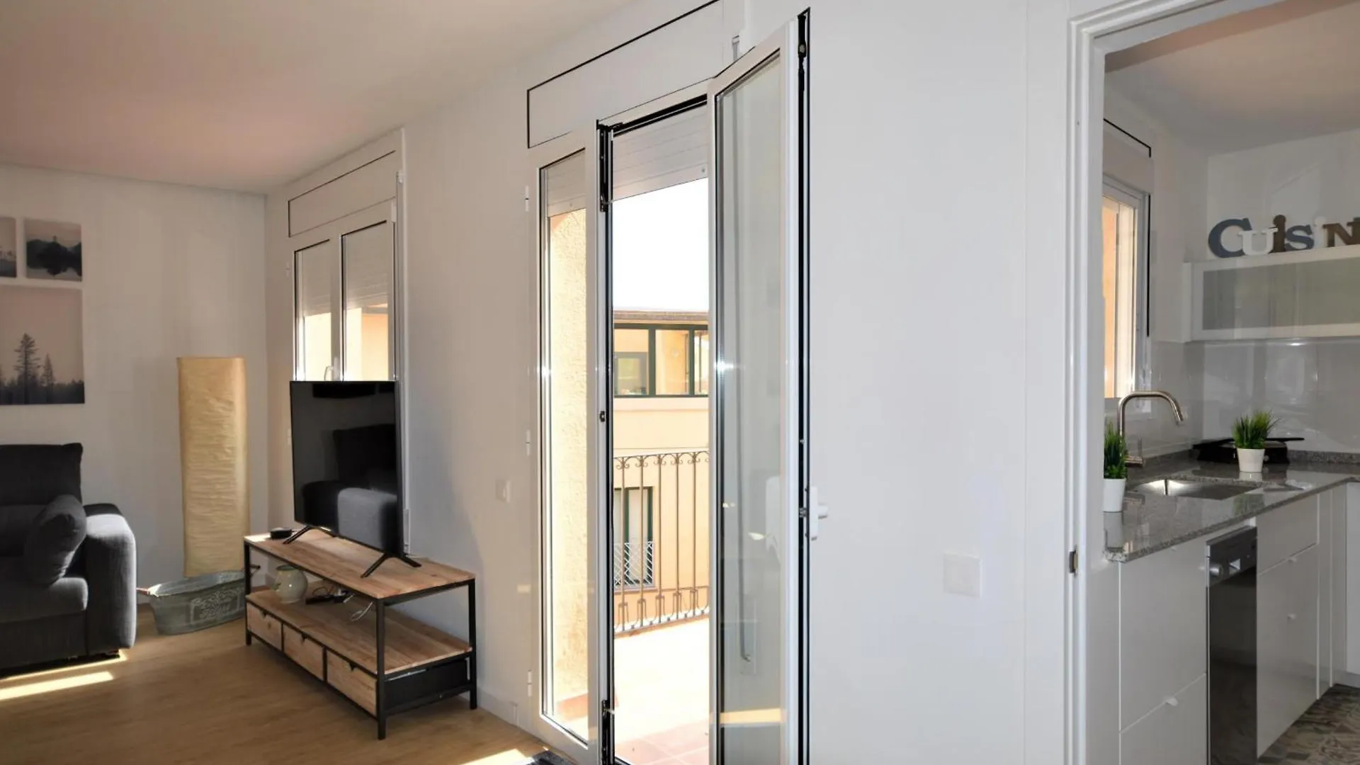 Apartamento Moderno Para 4 Pers., Wifi, A.A., En El Corazon De Castello D'Empuries - Es-89-79 Castello  D'Empuries