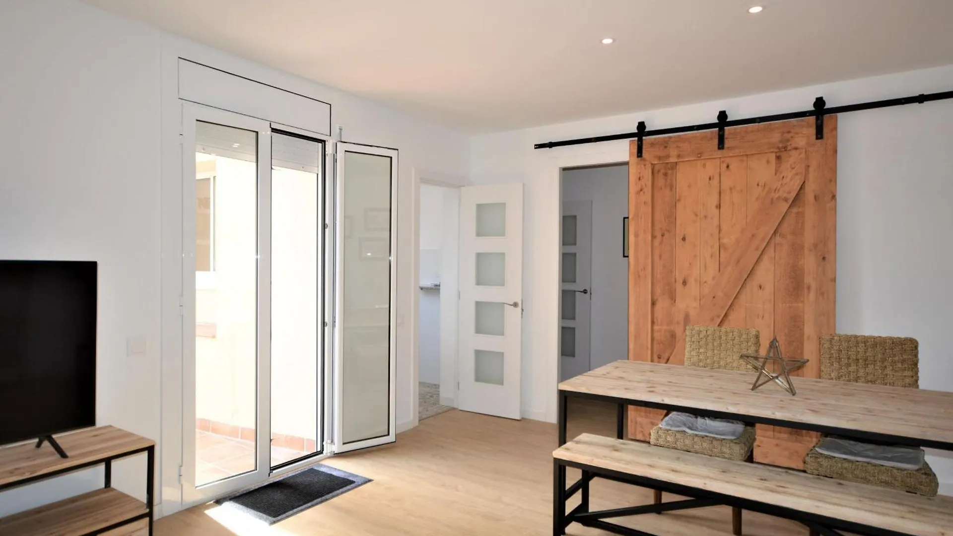 Apartamento Moderno Para 4 Pers., Wifi, A.A., En El Corazon De Castello D'Empuries - Es-89-79 0*, Castello  D'Empuries